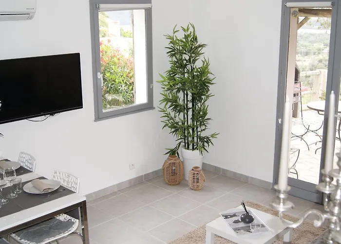 Apartmanhotel Bellavista A Santa Giulia, Proche De La Et Vue 4*